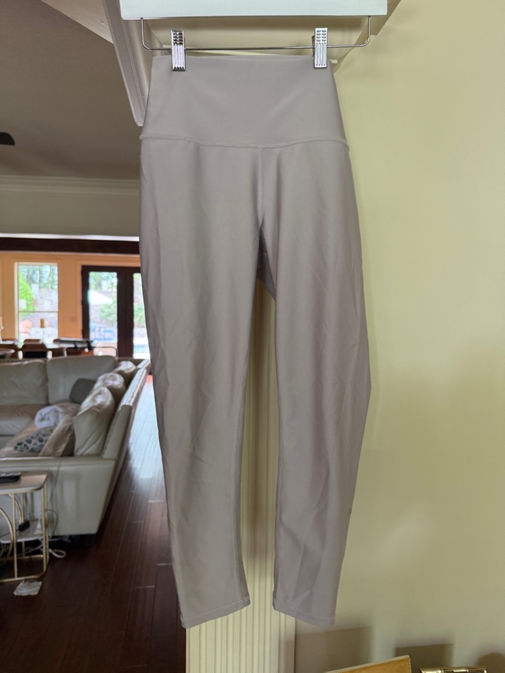 ALO Yoga High-Rise Leggings in Taupe Neutral